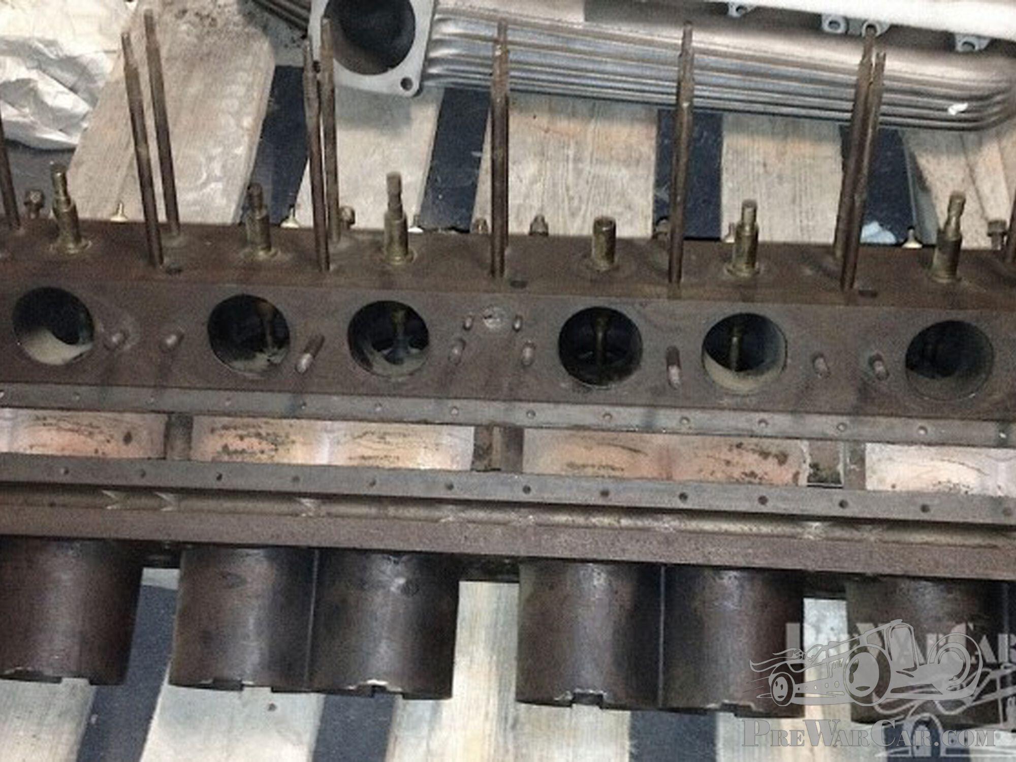 Bugatti engine-s (and parts) for Bugatti
