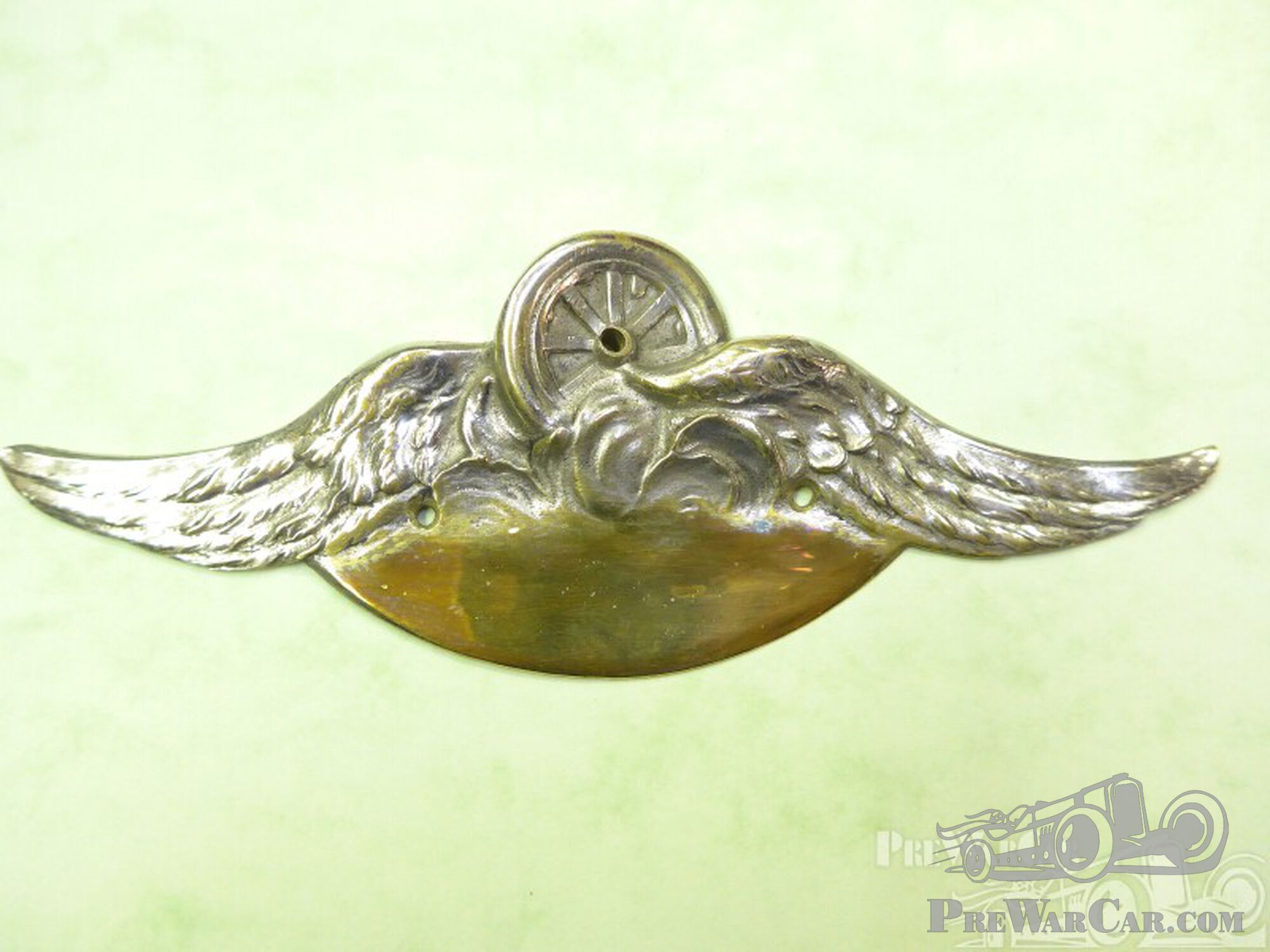 Unidentified badges for A variety of cars
