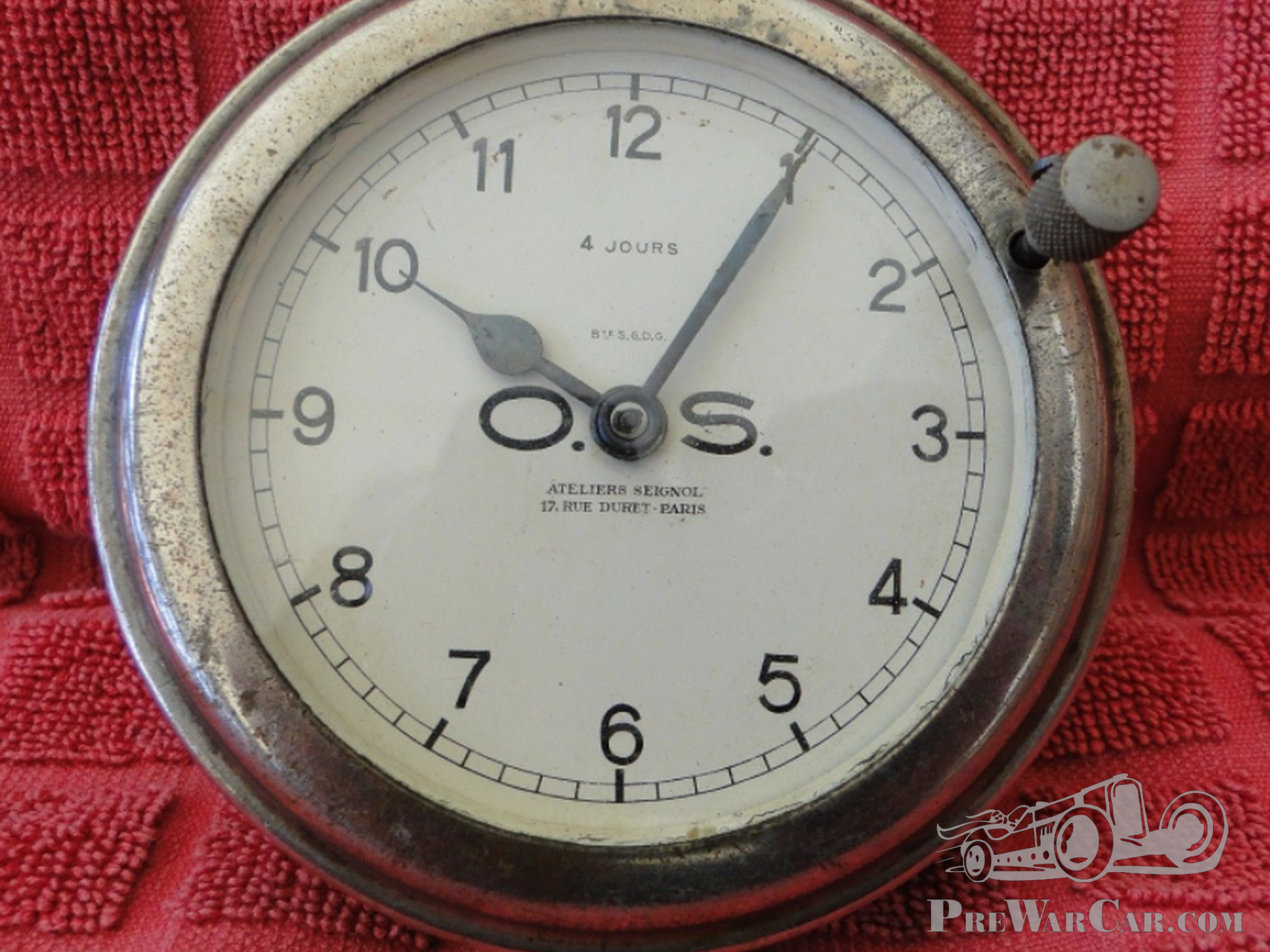 Montre ancienne de voiture OS