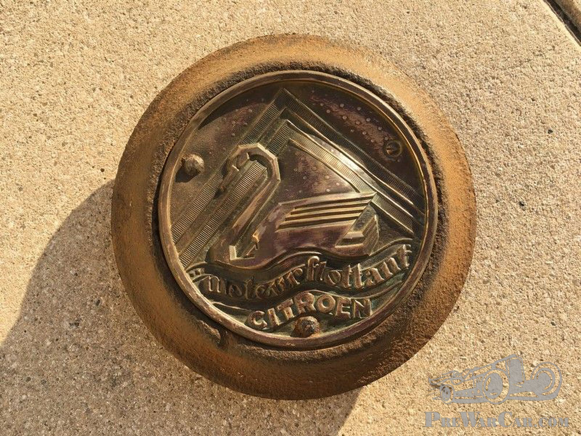 Citroen Rosalie hub cap