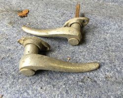 2 handles