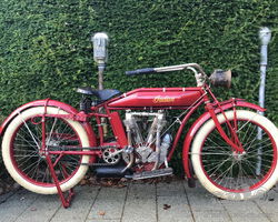 Indian Big Twin single speed      1914     1000cc ioe    Very nice original.