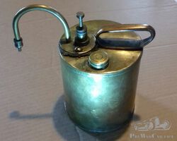 Oil can in superb original condition to go with your Bugatti in rallyes