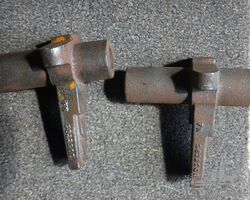 2 front spring hands for Bugatti 57