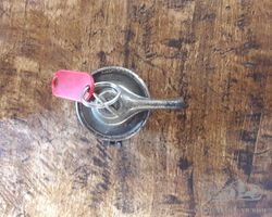 1 Jaeger commodo with its key