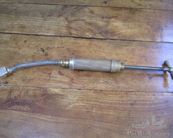 Ernots grease gun for a variety of cars