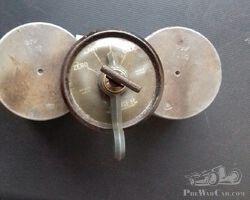 1 Jaeger commodo with its key