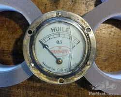 Oil pressure meter for Bugatti with new screen