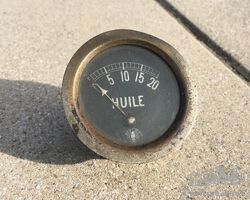 Berliet oil gauge