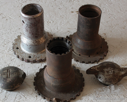 Dayton Wire Wheel Knock Off Hubs and Caps for 1920s/1930s racing cars or speedsters