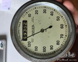 Compteur Jaeger 120km/h d'origine en bon état complet .