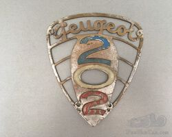 Peugeot 202 badge