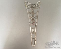 Peugeot 402 B badge