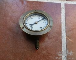 1 petrol gauge for a car of the 10's