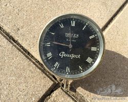 Thales PEUGEOT clock