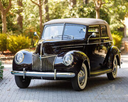 Bonhams The Scottsdale Auction 2019: 1939 Ford Deluxe Convertible Sedan