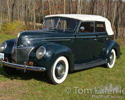 1939 Ford Deluxe Convertible Sedan
