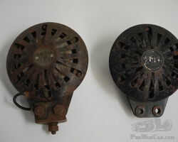 Marchal horns , pair : hi/low tone