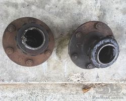 1920s 20hp Armstrong Siddeley hubs with hubcaps