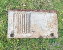 side of 20's bonnet