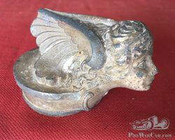 Radiator female mascot for US cars of the period 1915-1925