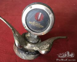 Boyce Motometer Midget model mounted on radiatorcap with wings