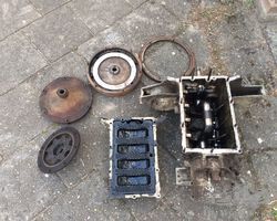 5 hp engine housing ,crankshaft, flywheel,cluts, oil pomp