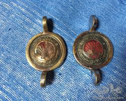 2 'Coquille' fasteners