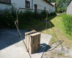Brass windshield with 2 stabilizers