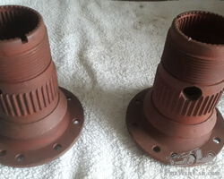 Delage D.I.S. rear hubs, RAF spline.