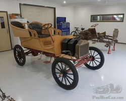 1904 Oldsmobile T model French front 4 seater with rear entrance tonneau 10HP single cylinder cars x 2 and parts