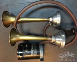 Original Horn Marchal Fulgor compressor with 2 horns in very good running condition