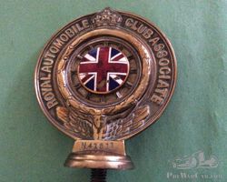 VINTAGE RAC ROYAL AUTOMOBILE CLUB ASSOCIATE BRASS BADGE CIRCA 1920