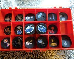 A lot of Moto Meters plates several car brands diameter 4 cm - 6 euro