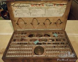 Original box Carburateur Solex Type F with some content