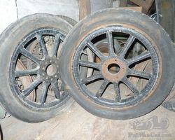 2 Wheels with wooden spokes and ring