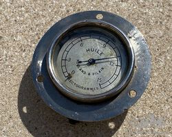 Rolland Pilain oil gauge
