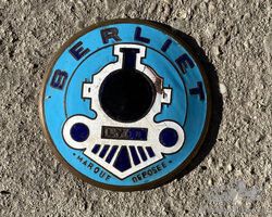 Berliet badge
