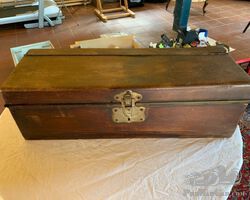 Wooden toolbox for fitting on running board