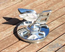 Bentley flying B mascot with original radiator cap