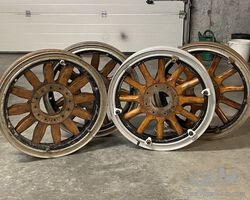 Four American wooden wheels 1924