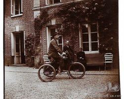 De Dion Bouton tricycle photo