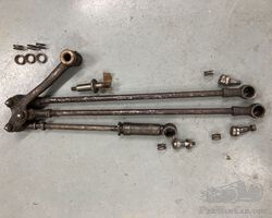 Alfa Romeo 6C 2500: set of steering rods and linkages