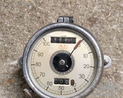Compteur AT 100 kms fond gris avec renvoi
