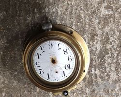 Horloge auto ancetre