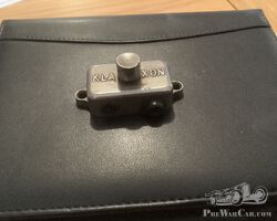 Klaxon horn button