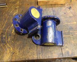 Rear spring hanger for type 46 or 50