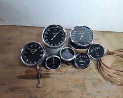 LOT DE COMPTEURS JAEGER POUR BUGATTI 49