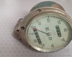 E.D. Speedo, Tachometer, compteur