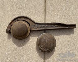 2 rudges wheels nuts + key